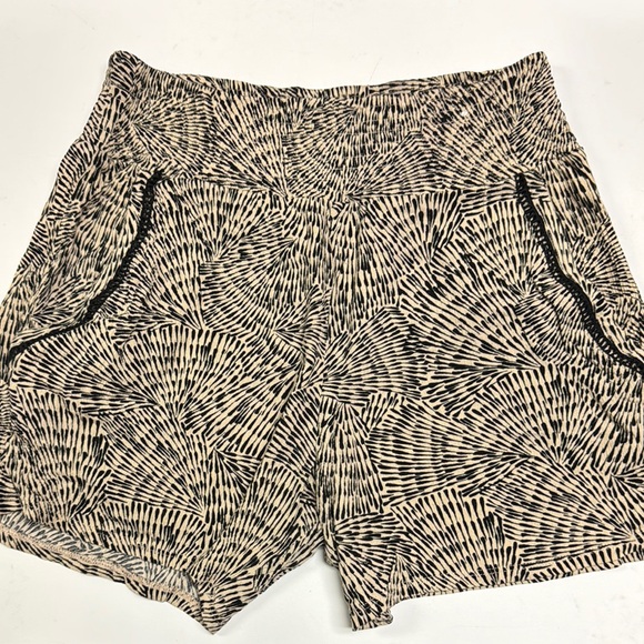 Three Dots Tribal Patterned Black and Tan Women's High Waisted Shorts Size Small - Picture 1 of 4